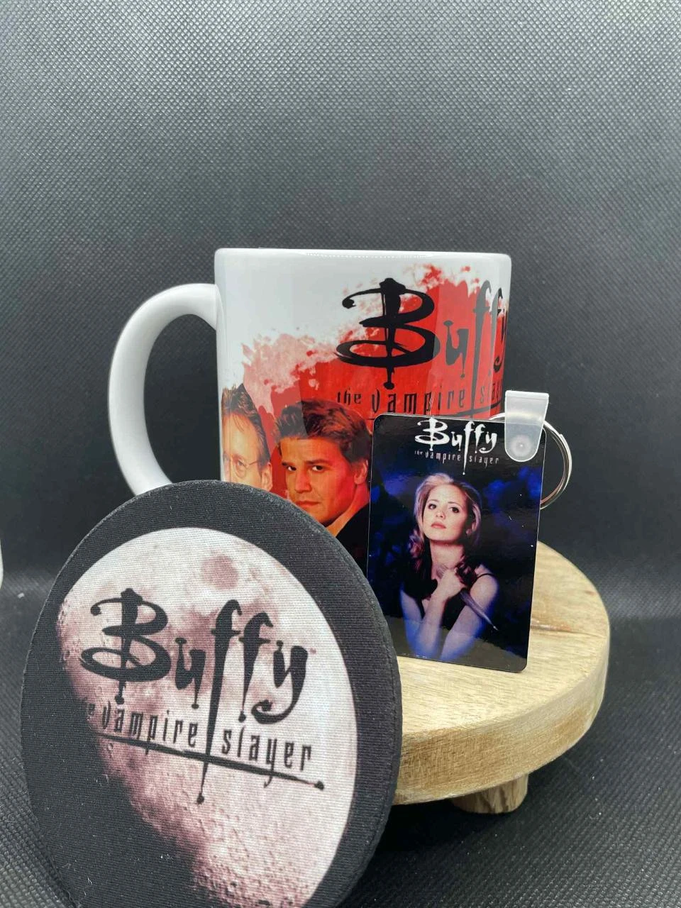 🎁 Coffret Mug – Mug + Porte-clés + Dessous de Tasse – Buffy contre les vampires